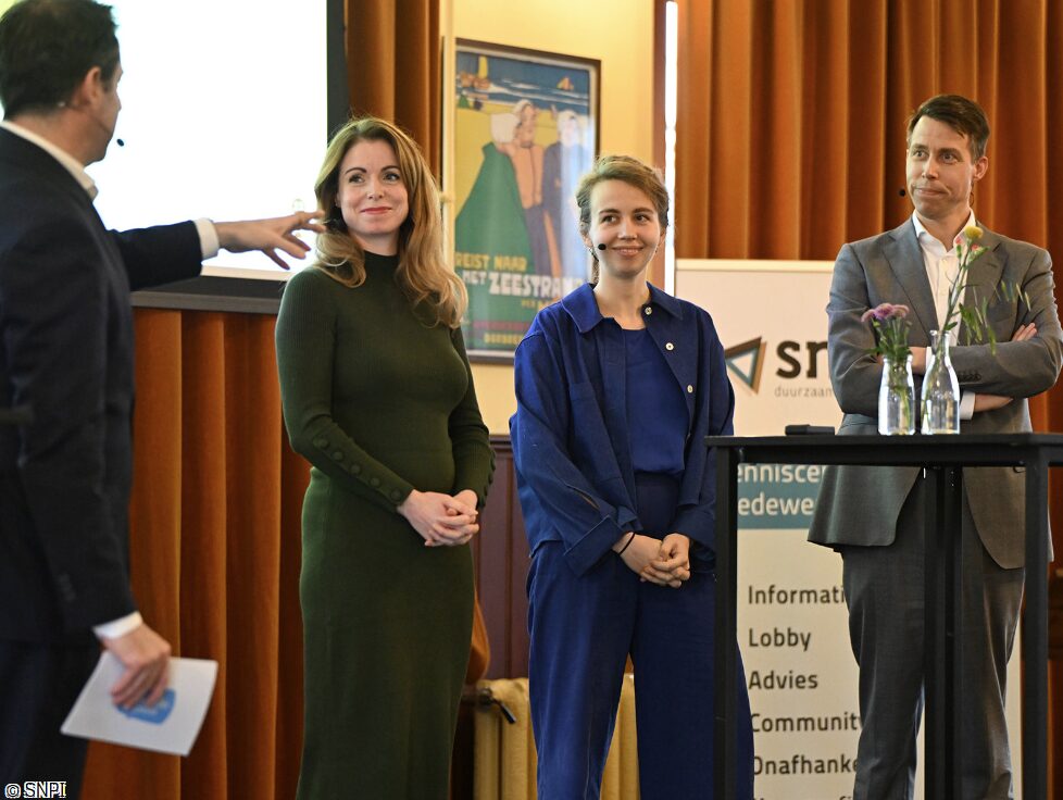 Anne Megens (tweede van links) was namens AWVN aanwezig bij de presentatie van de handreiking.