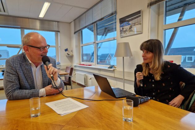 ABU-directeur Jurriën Koops in gesprek met Suzanne Streefland van AWVN.
