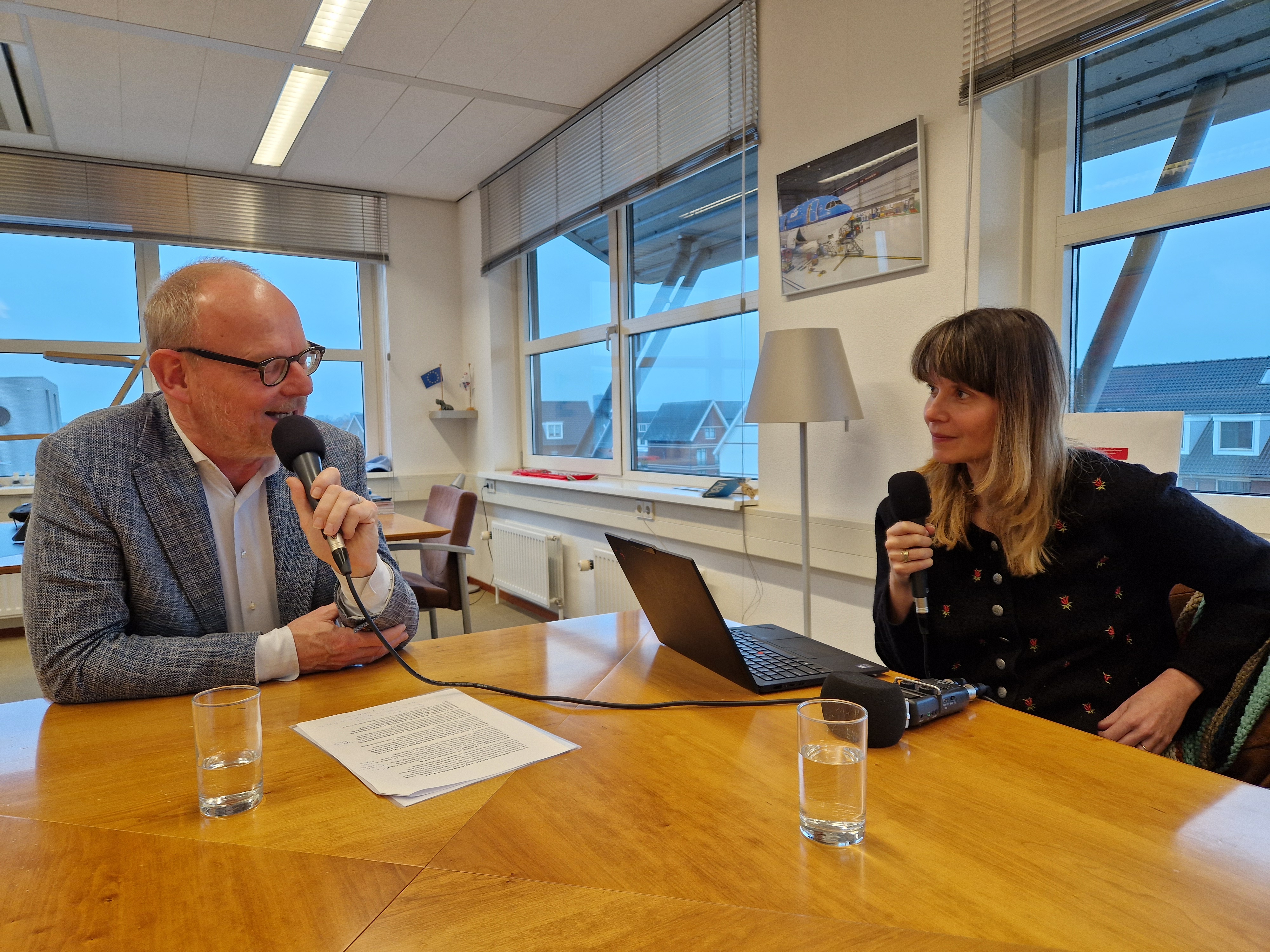 ABU-directeur Jurriën Koops in gesprek met Suzanne Streefland van AWVN.